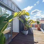 Luxurious Apartment With Balcony In The Parque Eduardo VII Region