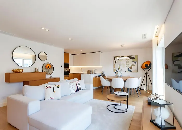 Luxurious Apartment With Balcony In The Parque Eduardo VII Region