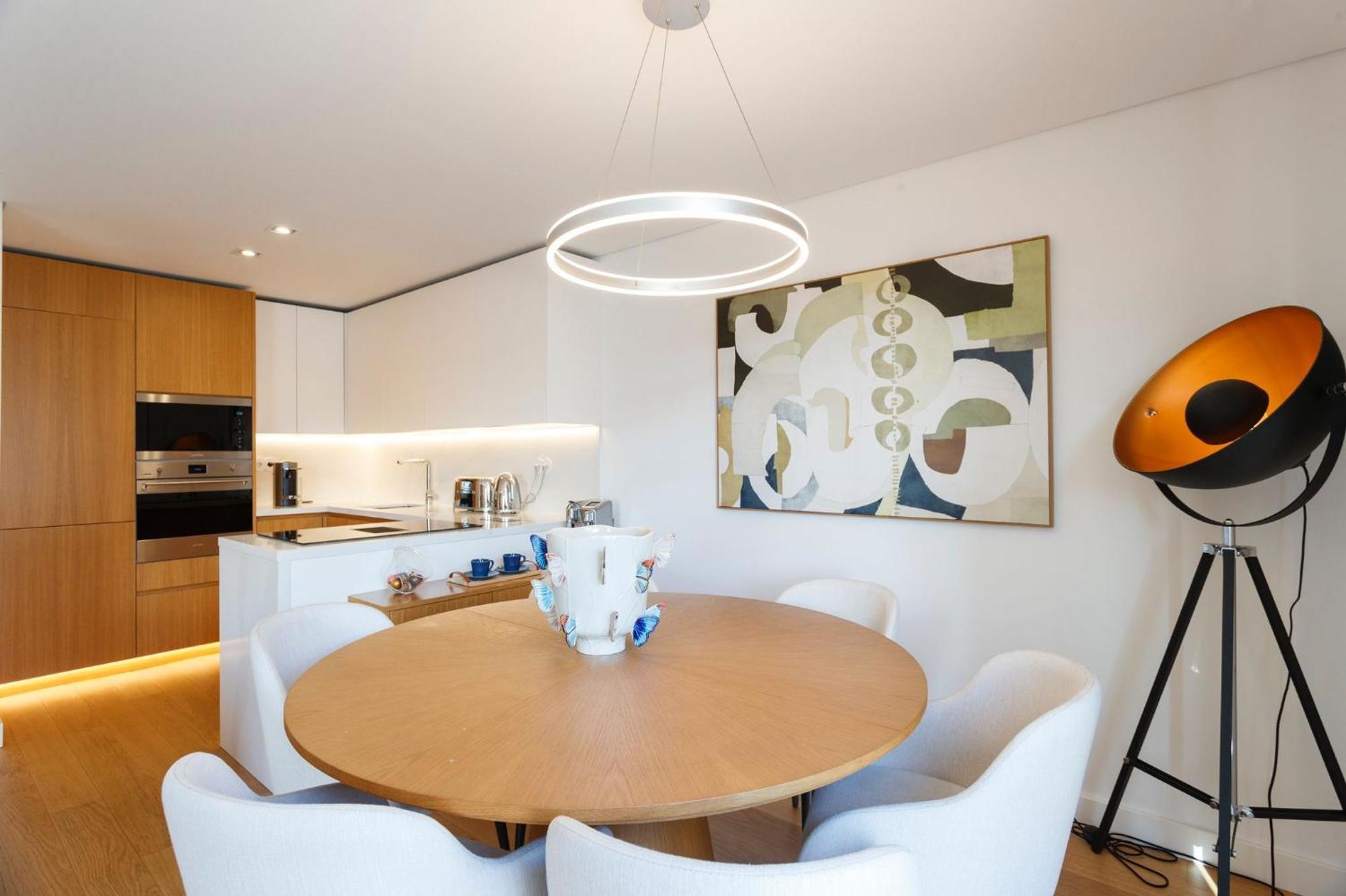 Apartment Luxurious With Balcony In The Parque Eduardo Vii Region *