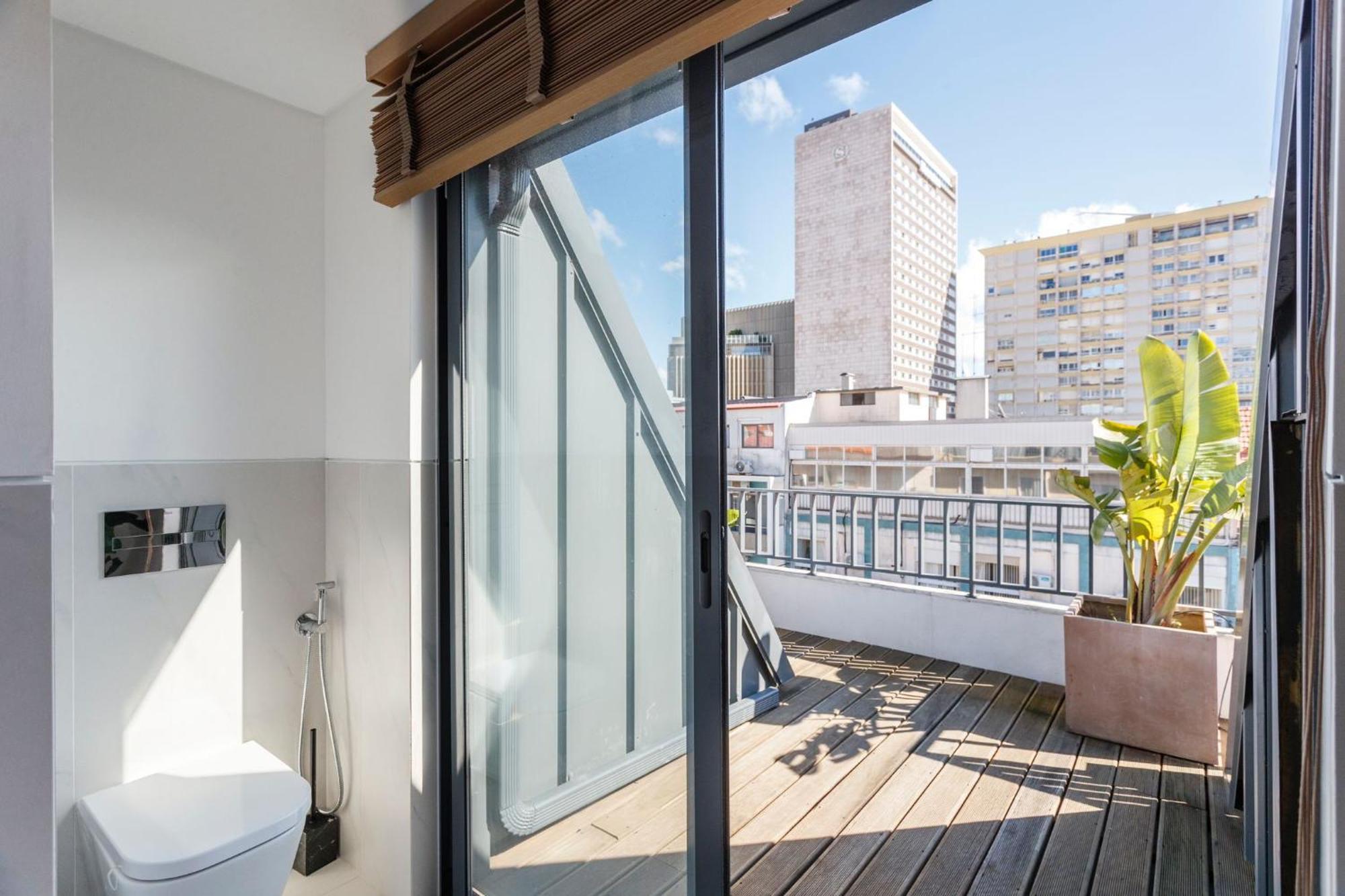 Apartment Luxurious With Balcony In The Parque Eduardo Vii Region *