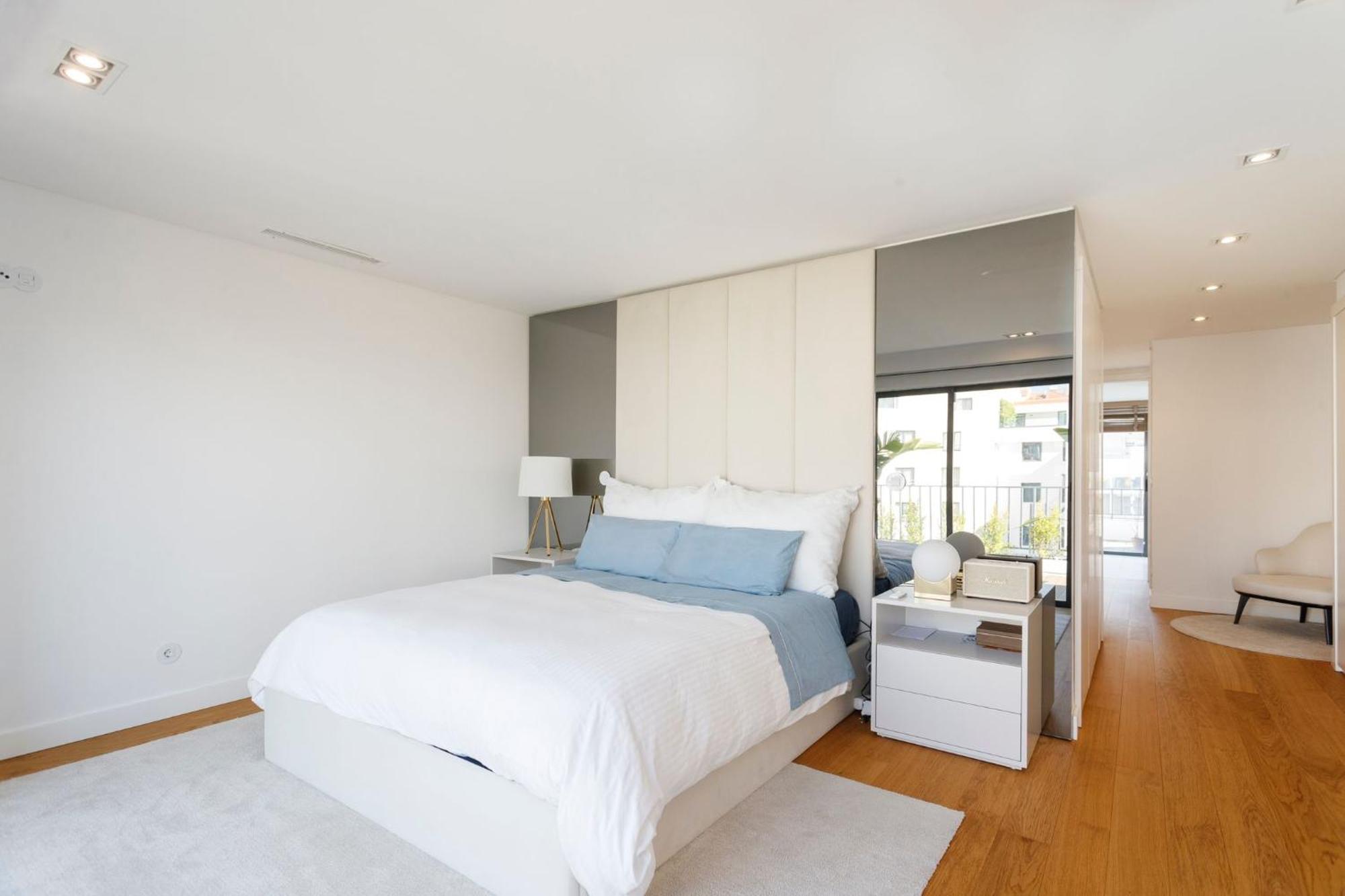Luxurious With Balcony In The Parque Eduardo Vii Region Apartment *