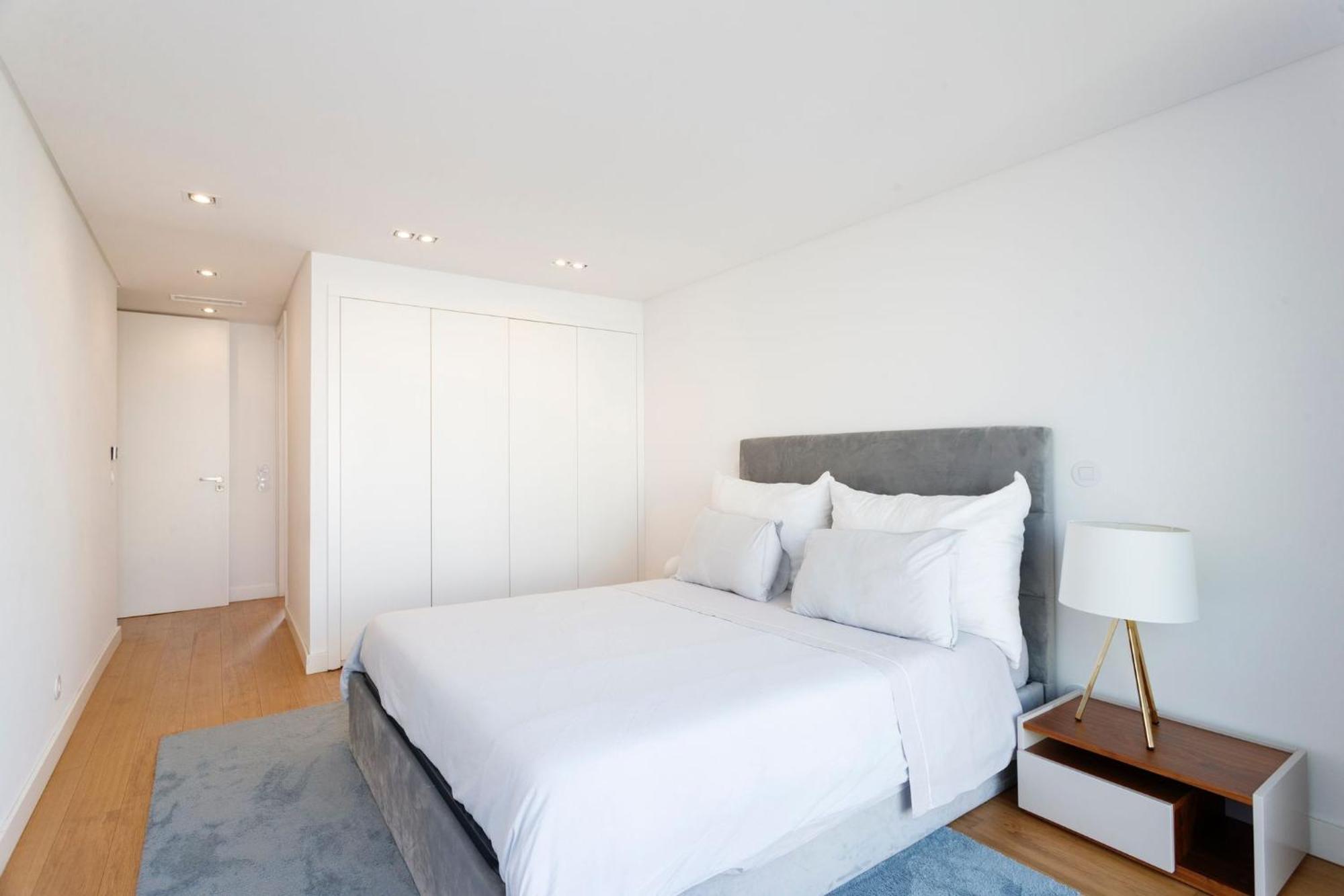 Luxurious With Balcony In The Parque Eduardo Vii Region Apartment